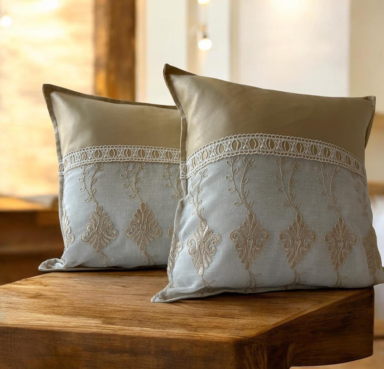 Coppia Cuscini Decorativi Ricamati Beige